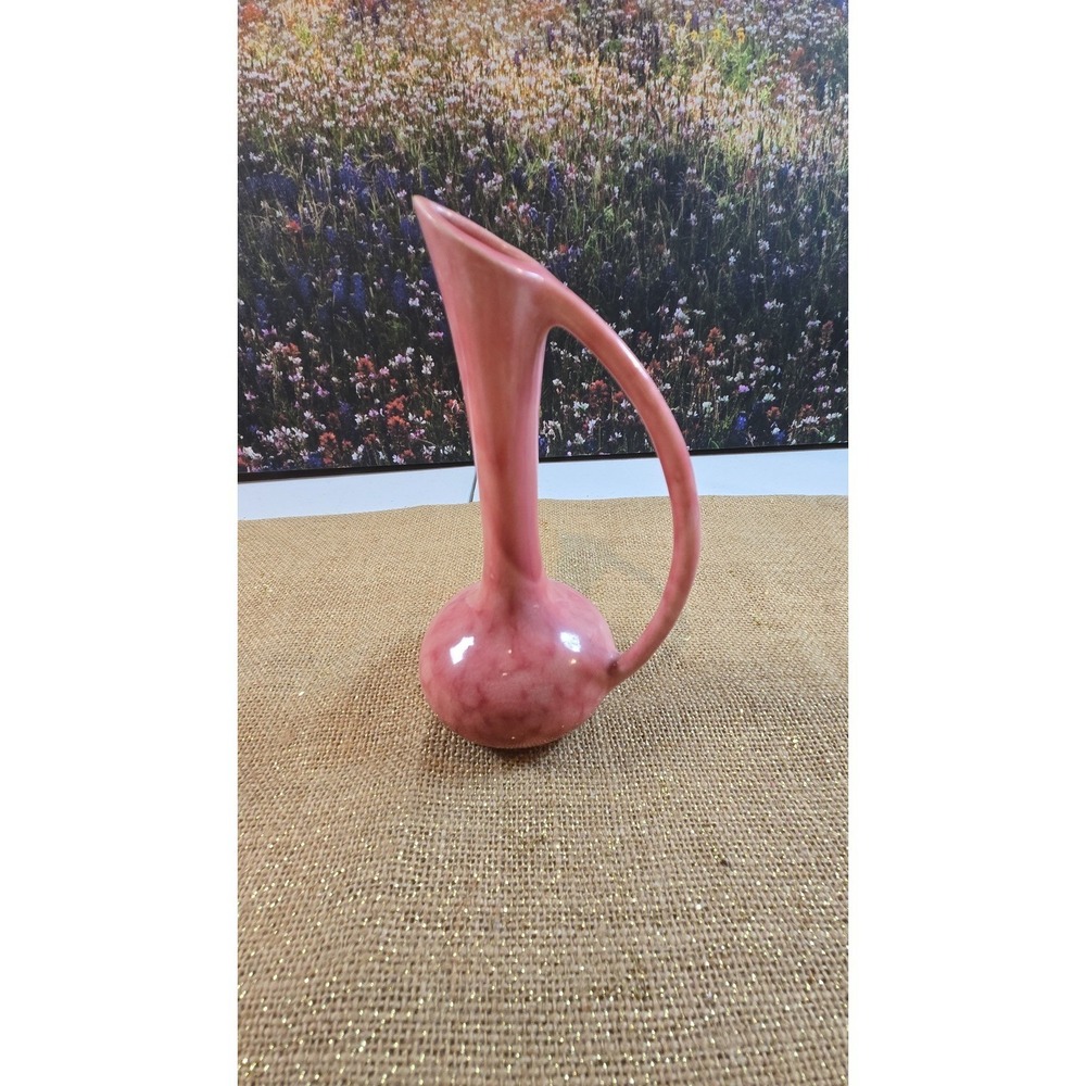 EE-1498.  Vintage pink vase
